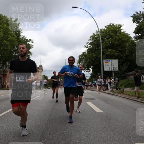 29.06.2025 - hella hamburg halbmarathon Yannick Fuchs http://msf.ph/oto/8228796 29.06.2025 10:46:39 20KM 1098, 1257, 1482, 1657, 2111, 2444, 2814, 3258, 3715, 3952, 4121, 4557, 4558, 4726, 5116, 5169, 5194, 5378, 6164, 6561, 6562, 7178, 7232, 7383, 7475, 7896, 8172, 8316, 8587, 8720, 8955, 9145, 10529, 10811, 11459, 12135, 12519, 13211, 13301, 14198, 14286, 14791, 14805, 15001, 15144, 15275, 15446, 15506, 15690, 16320, 16929, 17130, 17198, 17710, 17773, 18331 meine-sportfotos.de