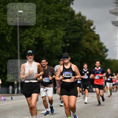 29.06.2025 - hella hamburg halbmarathon Dr. Thomas Lammeyer http://msf.ph/oto/8228850 29.06.2025 10:13:19 Kennedybrücke 1823, 3762, 4592, 7081, 9297, 9306, 10035, 10194, 10819, 11067 meine-sportfotos.de