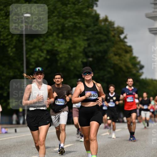 29.06.2025 - hella hamburg halbmarathon Dr. Thomas Lammeyer http://msf.ph/oto/8228877 29.06.2025 10:13:19 Kennedybrücke 1823, 3762, 4592, 7081, 9297, 9306, 10035, 10194, 10819, 11067 meine-sportfotos.de