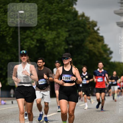 29.06.2025 - hella hamburg halbmarathon Dr. Thomas Lammeyer http://msf.ph/oto/8228941 29.06.2025 10:13:19 Kennedybrücke 1823, 3762, 4592, 7081, 9297, 9306, 10035, 10194, 10819, 11067 meine-sportfotos.de