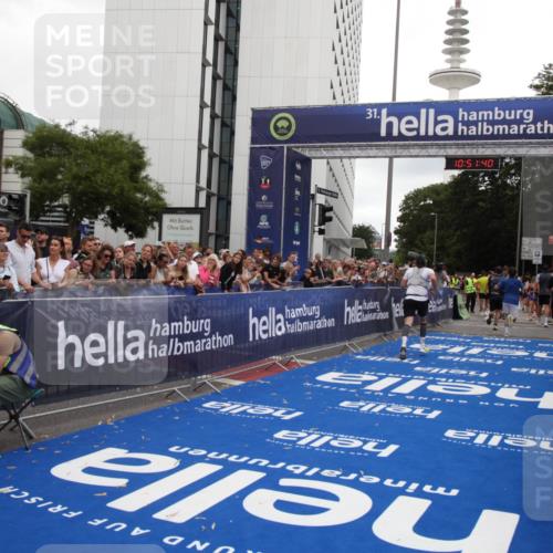 29.06.2025 - hella hamburg halbmarathon Michael Strokosch http://msf.ph/oto/8228970 29.06.2025 10:51:39 Ziel 1335, 5008, 10691, 13327, 13403, 14012, 19007, 19020 meine-sportfotos.de