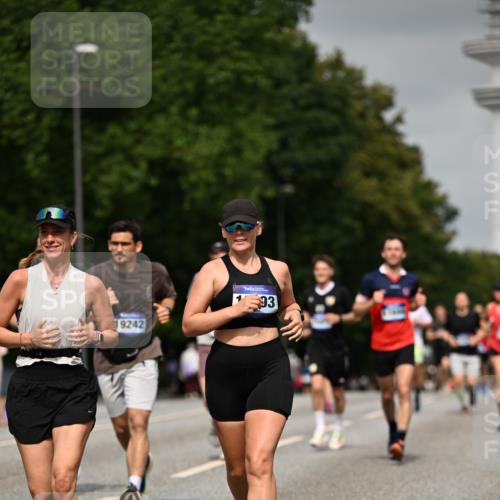 29.06.2025 - hella hamburg halbmarathon Dr. Thomas Lammeyer http://msf.ph/oto/8229021 29.06.2025 10:13:20 Kennedybrücke 1823, 3762, 4592, 7081, 9297, 9306, 10035, 10194, 10819, 11067 meine-sportfotos.de