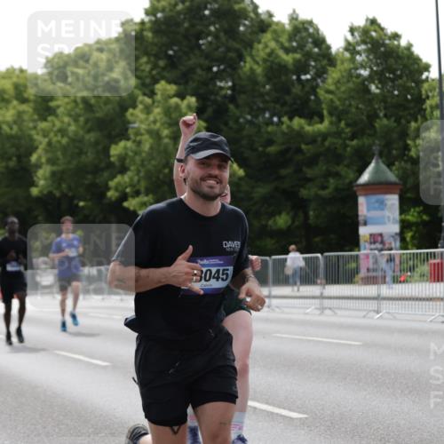 29.06.2025 - hella hamburg halbmarathon Jannik Wohlers http://msf.ph/oto/8229028 29.06.2025 10:27:56 Lombardsbrücke 3445, 5369, 5604, 7667, 7980, 8327, 9653, 9654, 13045, 13296, 13400, 14017, 15123, 18256, 18604, 19180 meine-sportfotos.de