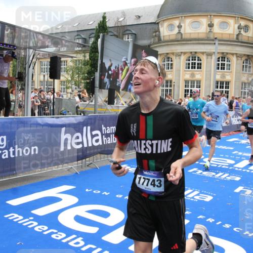 29.06.2025 - hella hamburg halbmarathon Michael Strokosch http://msf.ph/oto/8229029 29.06.2025 10:46:50 Ziel 3976, 6630, 11858, 13940, 14541, 15900, 16175, 17353, 17492, 17669, 17743, 17865, 17892, 19128 meine-sportfotos.de