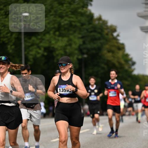 29.06.2025 - hella hamburg halbmarathon Dr. Thomas Lammeyer http://msf.ph/oto/8229054 29.06.2025 10:13:20 Kennedybrücke 1823, 3762, 4592, 7081, 9297, 9306, 10035, 10194, 10819, 11067 meine-sportfotos.de