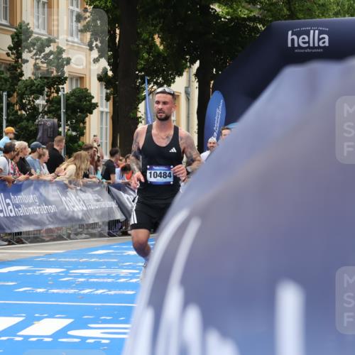 29.06.2025 - hella hamburg halbmarathon Strokosch-Dieckow http://msf.ph/oto/8229082 29.06.2025 10:32:24 Ziel 5070, 5746, 7845, 8883, 10484, 11745, 13199, 16065, 16957, 18562, 18563 meine-sportfotos.de