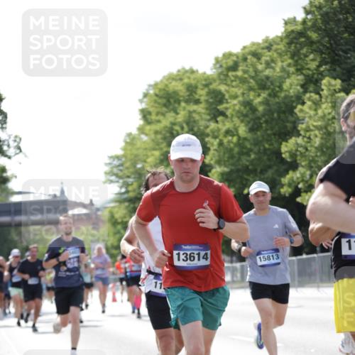 29.06.2025 - hella hamburg halbmarathon Jannik Wohlers http://msf.ph/oto/8229087 29.06.2025 09:52:04 Lombardsbrücke 1139, 1169, 1220, 1468, 1512, 3305, 3618, 3852, 4565, 4871, 4915, 5011, 6550, 7067, 7432, 7865, 7961, 8852, 9348, 9444, 10493, 10741, 10796, 11062, 11495, 11679, 11779, 12046, 12772, 13403, 13614, 13728, 14257, 14449, 14703, 14813, 15233, 15247, 15808, 15813, 16338, 16591, 16592, 17000, 17159, 17281, 17391, 17846, 17926, 18560, 18637, 18659, 18775, 18987 meine-sportfotos.de