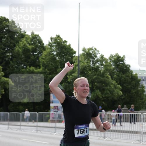 29.06.2025 - hella hamburg halbmarathon Jannik Wohlers http://msf.ph/oto/8229123 29.06.2025 10:27:57 Lombardsbrücke 3445, 5369, 5604, 7667, 7980, 8327, 9653, 9654, 13045, 13296, 13400, 14017, 15123, 18256, 18604, 19180 meine-sportfotos.de