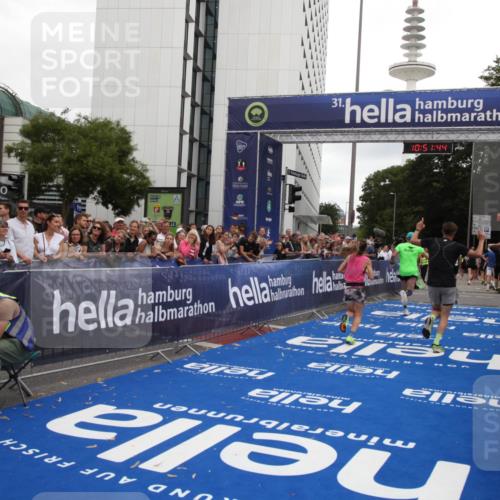 29.06.2025 - hella hamburg halbmarathon Michael Strokosch http://msf.ph/oto/8229126 29.06.2025 10:51:43 Ziel 5008, 13327, 14012, 14458, 15496, 15899, 19007, 19020 meine-sportfotos.de