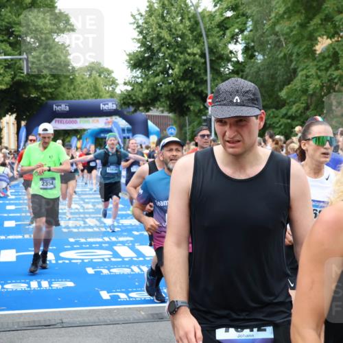 29.06.2025 - hella hamburg halbmarathon Zöllner http://msf.ph/oto/8229230 29.06.2025 10:53:28 Ziel 1683, 1727, 2354, 4065, 6198, 6629, 6942, 8651, 11068, 11844, 12490, 12909, 13912, 13997, 15838, 18134 meine-sportfotos.de