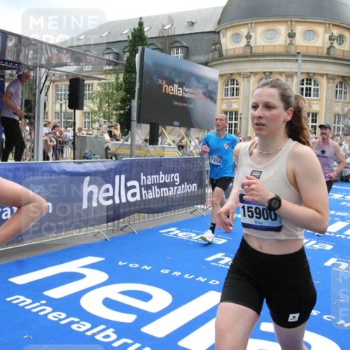 29.06.2025 - hella hamburg halbmarathon Michael Strokosch http://msf.ph/oto/8229342 29.06.2025 10:46:52 Ziel 3976, 4091, 6630, 11858, 13940, 14541, 15900, 17172, 17353, 17492, 17669, 17743, 17892, 19105 meine-sportfotos.de