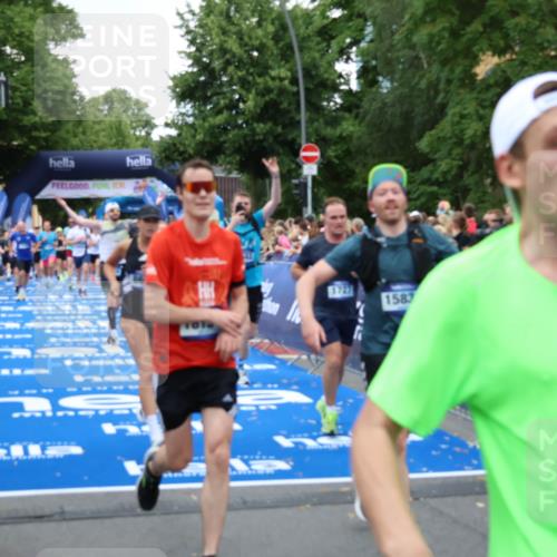 29.06.2025 - hella hamburg halbmarathon Zöllner http://msf.ph/oto/8229394 29.06.2025 10:53:30 Ziel 1061, 1499, 1727, 2070, 5866, 6198, 6629, 6942, 8651, 11068, 12909, 13912, 13997, 15838, 17710, 18134 meine-sportfotos.de