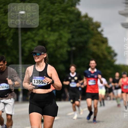 29.06.2025 - hella hamburg halbmarathon Dr. Thomas Lammeyer http://msf.ph/oto/8229409 29.06.2025 10:13:21 Kennedybrücke 1823, 3762, 4592, 7081, 9297, 9306, 10035, 10194, 10819, 11067 meine-sportfotos.de