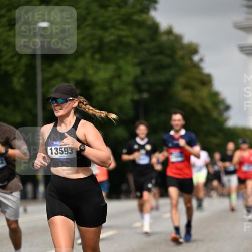 29.06.2025 - hella hamburg halbmarathon Dr. Thomas Lammeyer http://msf.ph/oto/8229455 29.06.2025 10:13:21 Kennedybrücke 1823, 3762, 4592, 7081, 9297, 9306, 10035, 10194, 10819, 11067 meine-sportfotos.de
