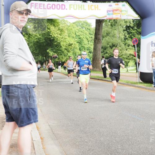 29.06.2025 - hella hamburg halbmarathon MichiJ http://msf.ph/oto/8229505 29.06.2025 10:26:17 Zwischen KM18-KM19 1290, 4865, 6123, 9296, 9313, 9944, 10190, 10451, 13148, 15410, 17125 meine-sportfotos.de