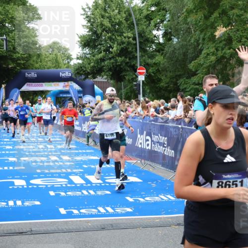 29.06.2025 - hella hamburg halbmarathon Zöllner http://msf.ph/oto/8229525 29.06.2025 10:53:32 Ziel 1061, 1098, 1499, 2070, 5866, 6198, 6629, 6942, 11068, 12909, 13912, 13997, 15113, 15497, 17710, 18450, 18612 meine-sportfotos.de