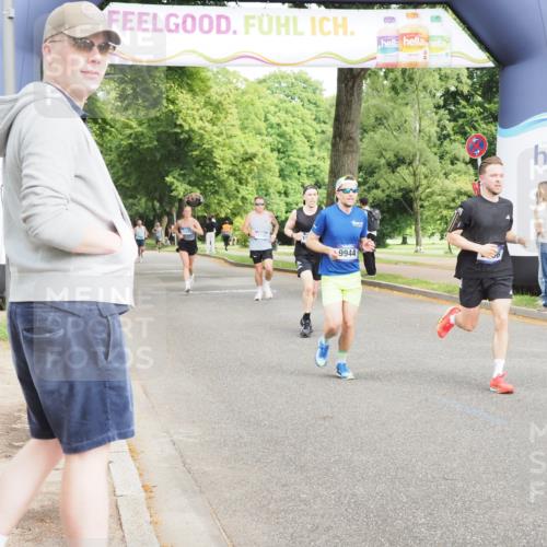 29.06.2025 - hella hamburg halbmarathon MichiJ http://msf.ph/oto/8229562 29.06.2025 10:26:17 Zwischen KM18-KM19 1290, 4865, 6123, 9296, 9313, 9944, 10190, 10451, 13148, 15410, 17125 meine-sportfotos.de
