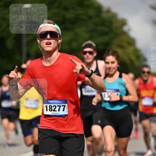 29.06.2025 - hella hamburg halbmarathon Dr. Thomas Lammeyer http://msf.ph/oto/8229602 29.06.2025 09:50:10 Kennedybrücke 1053, 1344, 1396, 1411, 1577, 1889, 2243, 4944, 5048, 5152, 5193, 5660, 7466, 7622, 7628, 8312, 8323, 10477, 10865, 10927, 11304, 11370 meine-sportfotos.de