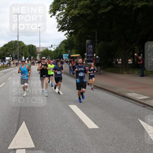 29.06.2025 - hella hamburg halbmarathon Yannick Fuchs http://msf.ph/oto/8229610 29.06.2025 10:33:50 20KM 1343, 1445, 1803, 2525, 2546, 3282, 3783, 4359, 4759, 6037, 6686, 6687, 8450, 8925, 8958, 9265, 11305, 11619, 12772, 13137, 13479, 13729, 14093, 14311, 14359, 15013, 15094, 15257, 15556, 15866, 15873, 15965, 16656, 16820, 17005, 17215, 17360, 18149, 18285, 18547, 18734 meine-sportfotos.de