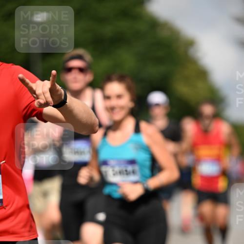 29.06.2025 - hella hamburg halbmarathon Dr. Thomas Lammeyer http://msf.ph/oto/8229623 29.06.2025 09:50:11 Kennedybrücke 1053, 1344, 1396, 1411, 1577, 1889, 2243, 4944, 5048, 5152, 5193, 5660, 7466, 7622, 7628, 8312, 8323, 10477, 10927, 11304, 11370 meine-sportfotos.de
