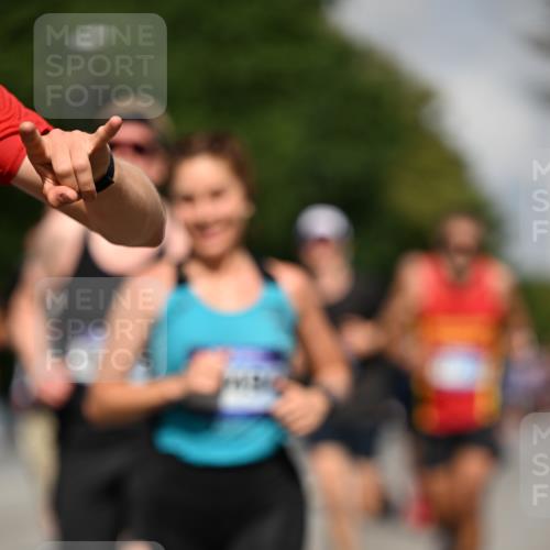 29.06.2025 - hella hamburg halbmarathon Dr. Thomas Lammeyer http://msf.ph/oto/8229652 29.06.2025 09:50:11 Kennedybrücke 1053, 1344, 1396, 1411, 1577, 1889, 2243, 4944, 5048, 5152, 5193, 5660, 7466, 7622, 7628, 8312, 8323, 10477, 10927, 11304, 11370 meine-sportfotos.de
