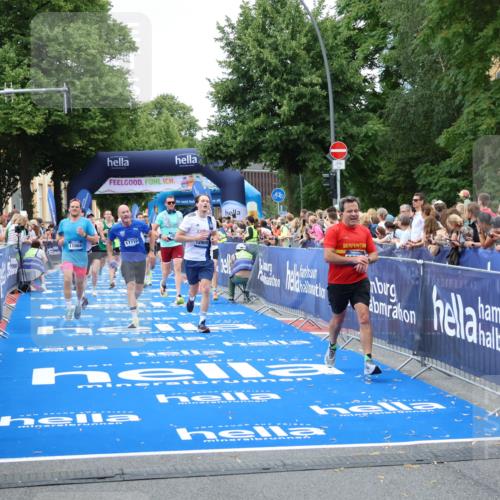 29.06.2025 - hella hamburg halbmarathon Zöllner http://msf.ph/oto/8229822 29.06.2025 10:53:34 Ziel 1030, 1061, 1098, 1499, 1783, 2070, 3399, 5866, 6628, 6629, 11068, 12909, 13912, 15113, 15497, 17710, 18450, 18612 meine-sportfotos.de