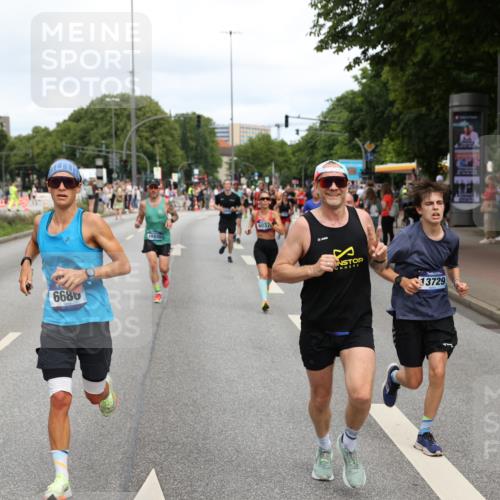 29.06.2025 - hella hamburg halbmarathon Yannick Fuchs http://msf.ph/oto/8229881 29.06.2025 10:33:51 20KM 1343, 1445, 1803, 2525, 2546, 3282, 3783, 4359, 4759, 6037, 6686, 6687, 7981, 8450, 8925, 8958, 9265, 11305, 11619, 12772, 13137, 13479, 13729, 14093, 14204, 14311, 14359, 15013, 15094, 15257, 15556, 15866, 15873, 15965, 16656, 16820, 17005, 17215, 17360, 18149, 18285, 18547, 18734 meine-sportfotos.de
