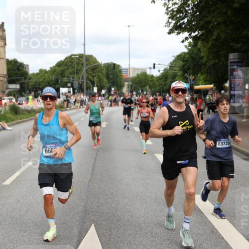 29.06.2025 - hella hamburg halbmarathon Yannick Fuchs http://msf.ph/oto/8229897 29.06.2025 10:33:51 20KM 1343, 1445, 1803, 2525, 2546, 3282, 3783, 4359, 4759, 6037, 6686, 6687, 7981, 8450, 8925, 8958, 9265, 11305, 11619, 12772, 13137, 13479, 13729, 14093, 14204, 14311, 14359, 15013, 15094, 15257, 15556, 15866, 15873, 15965, 16656, 16820, 17005, 17215, 17360, 18149, 18285, 18547, 18734 meine-sportfotos.de