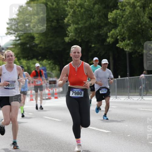 29.06.2025 - hella hamburg halbmarathon Jannik Wohlers http://msf.ph/oto/8229910 29.06.2025 10:28:04 Lombardsbrücke 3445, 5718, 5903, 5939, 6418, 7667, 7980, 8327, 8560, 9716, 9855, 10434, 13045, 13296, 13400, 16125, 18293, 18604, 19180 meine-sportfotos.de