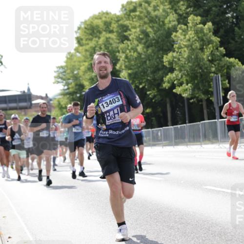 29.06.2025 - hella hamburg halbmarathon Jannik Wohlers http://msf.ph/oto/8229918 29.06.2025 09:52:06 Lombardsbrücke 1139, 1169, 1220, 1468, 1512, 3618, 3852, 4565, 4871, 4915, 5011, 6550, 7067, 7432, 7865, 7961, 8852, 9348, 10099, 10493, 10741, 10796, 11062, 11495, 11679, 11779, 12046, 12365, 12723, 12772, 13403, 13614, 14257, 14449, 14703, 14813, 15233, 15247, 15808, 15813, 16338, 16591, 16592, 17000, 17281, 17391, 17846, 17926, 18560, 18632, 18637, 18680, 18775, 18982 meine-sportfotos.de