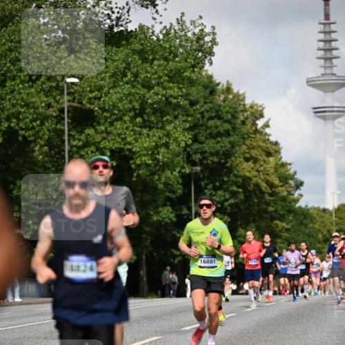 29.06.2025 - hella hamburg halbmarathon Dr. Thomas Lammeyer http://msf.ph/oto/8229932 29.06.2025 09:50:14 Kennedybrücke 1053, 1396, 1411, 1577, 1889, 1959, 2243, 2836, 5048, 5152, 5193, 5660, 7080, 7466, 7622, 7867, 8312, 8323, 10477, 10927, 11304, 11370 meine-sportfotos.de
