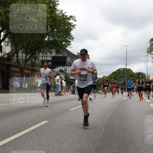 29.06.2025 - hella hamburg halbmarathon Yannick Fuchs http://msf.ph/oto/8229933 29.06.2025 10:46:43 20KM 1098, 1257, 1482, 1657, 2111, 2444, 2814, 3258, 3399, 3715, 3952, 4121, 4558, 4587, 4726, 5169, 5194, 5378, 5607, 6164, 6561, 6562, 6897, 7178, 7232, 7383, 7475, 7896, 8172, 8316, 8587, 8720, 8955, 10529, 10811, 12135, 12482, 12519, 13211, 13301, 14198, 14286, 14791, 14805, 15144, 15446, 15690, 16320, 16929, 17130, 17198, 17710, 17773, 18331 meine-sportfotos.de