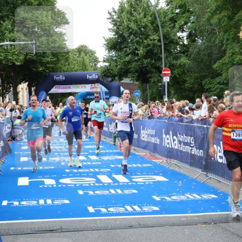 29.06.2025 - hella hamburg halbmarathon Zöllner http://msf.ph/oto/8229939 29.06.2025 10:53:35 Ziel 1030, 1061, 1098, 1499, 1783, 2070, 3399, 5866, 6628, 11068, 12909, 13912, 15113, 15497, 15856, 17710, 18450, 18612 meine-sportfotos.de