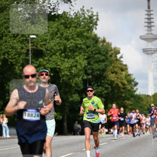 29.06.2025 - hella hamburg halbmarathon Dr. Thomas Lammeyer http://msf.ph/oto/8229949 29.06.2025 09:50:15 Kennedybrücke 1053, 1396, 1407, 1411, 1577, 1889, 1959, 2243, 2836, 5048, 5152, 5193, 5660, 7080, 7466, 7622, 7867, 8312, 8323, 10477, 10927, 11304, 11370 meine-sportfotos.de