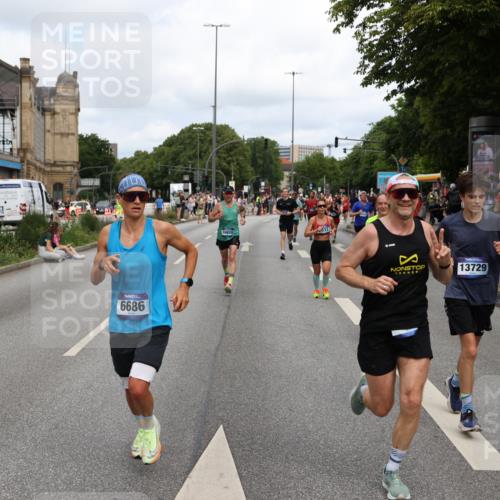 29.06.2025 - hella hamburg halbmarathon Yannick Fuchs http://msf.ph/oto/8229950 29.06.2025 10:33:52 20KM 1343, 1445, 1803, 2525, 2546, 3282, 3783, 4759, 6037, 6686, 6687, 7981, 8450, 8925, 8958, 9265, 11305, 11619, 12772, 13137, 13479, 13514, 13729, 14204, 14311, 14359, 15013, 15094, 15257, 15556, 15866, 15873, 15965, 16656, 16820, 17005, 17215, 17360, 18149, 18285, 18547, 18734 meine-sportfotos.de