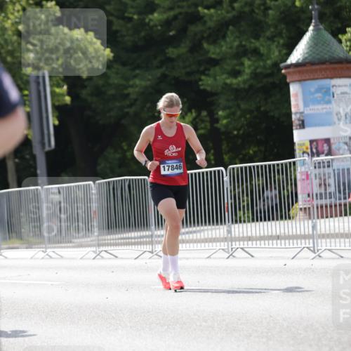 29.06.2025 - hella hamburg halbmarathon Jannik Wohlers http://msf.ph/oto/8229960 29.06.2025 09:52:07 Lombardsbrücke 1139, 1169, 1220, 1415, 1468, 1512, 3618, 3852, 4565, 4871, 4915, 5007, 5011, 6550, 7067, 7432, 7451, 7865, 7961, 8852, 9348, 10099, 10741, 10796, 11062, 11495, 11679, 11779, 12046, 12365, 12723, 12772, 13403, 13614, 14257, 14449, 14703, 14813, 15233, 15247, 15808, 15813, 16338, 16591, 16592, 17000, 17281, 17391, 17846, 17926, 18560, 18632, 18637, 18680, 18775, 18982 meine-sportfotos.de