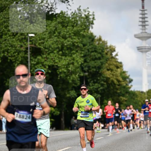 29.06.2025 - hella hamburg halbmarathon Dr. Thomas Lammeyer http://msf.ph/oto/8229968 29.06.2025 09:50:15 Kennedybrücke 1053, 1396, 1407, 1411, 1577, 1889, 1959, 2243, 2836, 5048, 5152, 5193, 5660, 7080, 7466, 7622, 7867, 8312, 8323, 10477, 10927, 11304, 11370 meine-sportfotos.de