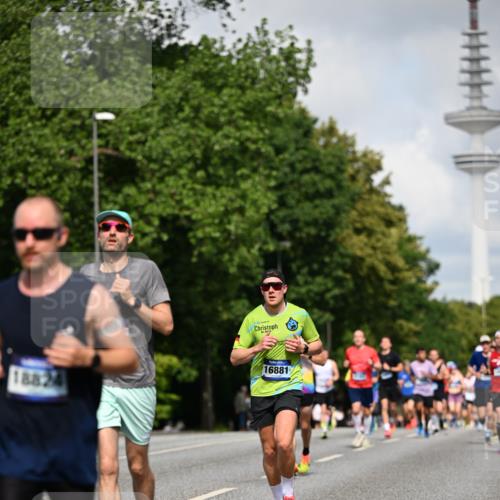 29.06.2025 - hella hamburg halbmarathon Dr. Thomas Lammeyer http://msf.ph/oto/8229989 29.06.2025 09:50:15 Kennedybrücke 1053, 1396, 1407, 1411, 1577, 1889, 1959, 2243, 2836, 5048, 5152, 5193, 5660, 7080, 7466, 7622, 7867, 8312, 8323, 10477, 10927, 11304, 11370 meine-sportfotos.de