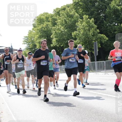 29.06.2025 - hella hamburg halbmarathon Jannik Wohlers http://msf.ph/oto/8230014 29.06.2025 09:52:09 Lombardsbrücke 1139, 1169, 1220, 1415, 1468, 1512, 3852, 4565, 4915, 5007, 5011, 6550, 7067, 7432, 7451, 7865, 7961, 8852, 10099, 10741, 10796, 11495, 11679, 11779, 12046, 12365, 12372, 12579, 12723, 12772, 13403, 13614, 13687, 14257, 14449, 14703, 14813, 15233, 15247, 15301, 15356, 15362, 15808, 15813, 15894, 16338, 16591, 17000, 17281, 17391, 17846, 17926, 18560, 18632, 18637, 18680, 18775, 18982 meine-sportfotos.de