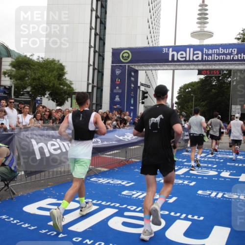 29.06.2025 - hella hamburg halbmarathon Michael Strokosch http://msf.ph/oto/8230045 29.06.2025 10:51:54 Ziel 2396, 2818, 2823, 2880, 4297, 7224, 8710, 8819, 8856, 9793, 9959, 12224, 13799, 15427, 15727, 16907, 17682, 17815, 17962, 19053, 19137 meine-sportfotos.de
