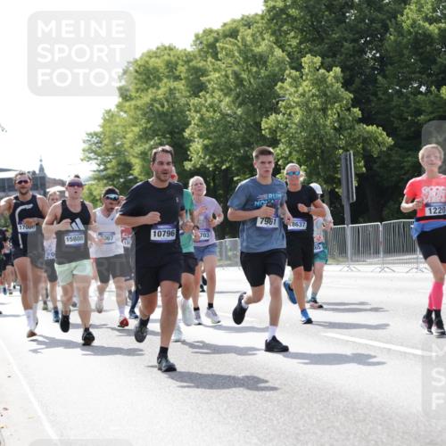 29.06.2025 - hella hamburg halbmarathon Jannik Wohlers http://msf.ph/oto/8230059 29.06.2025 09:52:09 Lombardsbrücke 1139, 1169, 1220, 1415, 1468, 1512, 3852, 4565, 4915, 5007, 5011, 6550, 7067, 7432, 7451, 7865, 7961, 8852, 10099, 10741, 10796, 11495, 11679, 11779, 12046, 12365, 12372, 12579, 12723, 12772, 13403, 13614, 13687, 14257, 14449, 14703, 14813, 15233, 15247, 15301, 15356, 15362, 15808, 15813, 15894, 16338, 16591, 17000, 17281, 17391, 17846, 17926, 18560, 18632, 18637, 18680, 18775, 18982 meine-sportfotos.de
