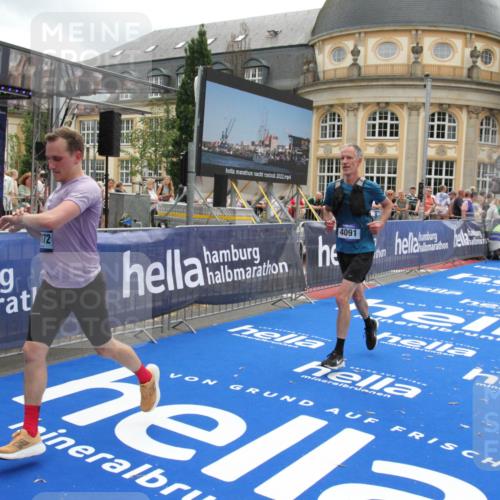 29.06.2025 - hella hamburg halbmarathon Michael Strokosch http://msf.ph/oto/8230060 29.06.2025 10:46:59 Ziel 1139, 1689, 4091, 10122, 13728, 14385, 14449, 14594, 16081, 17172, 17892, 17979, 19105 meine-sportfotos.de