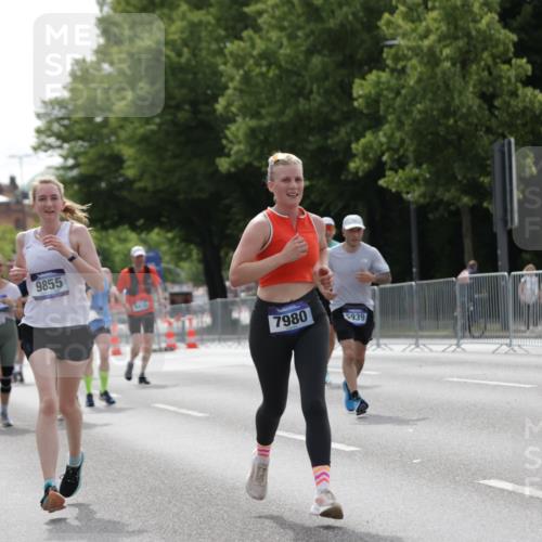 29.06.2025 - hella hamburg halbmarathon Jannik Wohlers http://msf.ph/oto/8230114 29.06.2025 10:28:04 Lombardsbrücke 3445, 5718, 5903, 5939, 6418, 7667, 7980, 8327, 8560, 9716, 9855, 10434, 13045, 13296, 13400, 16125, 18293, 18604, 19180 meine-sportfotos.de