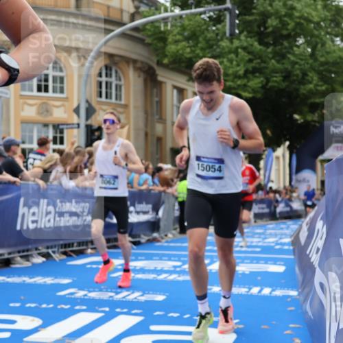 29.06.2025 - hella hamburg halbmarathon Strokosch-Dieckow http://msf.ph/oto/8230117 29.06.2025 10:32:46 Ziel 4749, 6358, 7965, 8062, 10453, 12290, 12987, 13686, 13961, 14028, 15054, 16425, 17117, 17151, 18687, 19059 meine-sportfotos.de