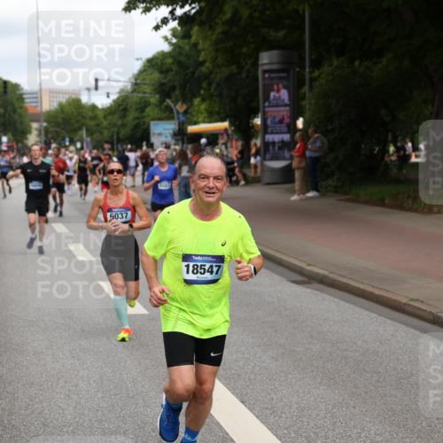 29.06.2025 - hella hamburg halbmarathon Yannick Fuchs http://msf.ph/oto/8230143 29.06.2025 10:33:53 20KM 1343, 1445, 1803, 2525, 2546, 2563, 3282, 3783, 4759, 6037, 6686, 6687, 7981, 8450, 8925, 9265, 11305, 11619, 12335, 12772, 13479, 13514, 13729, 14204, 14311, 14359, 15013, 15094, 15257, 15556, 15866, 15873, 15965, 16656, 16820, 17005, 17215, 17360, 18149, 18285, 18547, 18734 meine-sportfotos.de