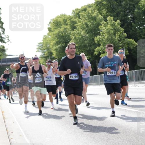 29.06.2025 - hella hamburg halbmarathon Jannik Wohlers http://msf.ph/oto/8230183 29.06.2025 09:52:09 Lombardsbrücke 1139, 1169, 1220, 1415, 1468, 1512, 3852, 4565, 4915, 5007, 5011, 6550, 7067, 7432, 7451, 7865, 7961, 8852, 10099, 10741, 10796, 11495, 11679, 11779, 12046, 12365, 12372, 12579, 12723, 12772, 13403, 13614, 13687, 14257, 14449, 14703, 14813, 15233, 15247, 15301, 15356, 15362, 15808, 15813, 15894, 16338, 16591, 17000, 17281, 17391, 17846, 17926, 18560, 18632, 18637, 18680, 18775, 18982 meine-sportfotos.de