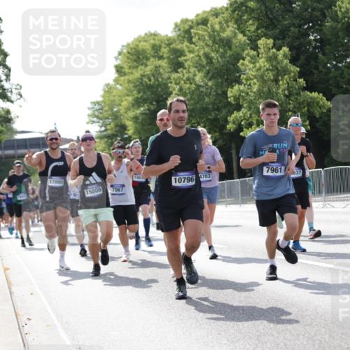 29.06.2025 - hella hamburg halbmarathon Jannik Wohlers http://msf.ph/oto/8230248 29.06.2025 09:52:09 Lombardsbrücke 1139, 1169, 1220, 1415, 1468, 1512, 3852, 4565, 4915, 5007, 5011, 6550, 7067, 7432, 7451, 7865, 7961, 8852, 10099, 10741, 10796, 11495, 11679, 11779, 12046, 12365, 12372, 12579, 12723, 12772, 13403, 13614, 13687, 14257, 14449, 14703, 14813, 15233, 15247, 15301, 15356, 15362, 15808, 15813, 15894, 16338, 16591, 17000, 17281, 17391, 17846, 17926, 18560, 18632, 18637, 18680, 18775, 18982 meine-sportfotos.de