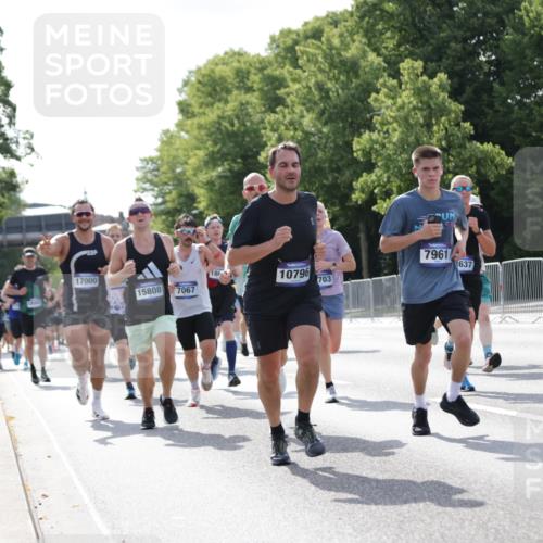 29.06.2025 - hella hamburg halbmarathon Jannik Wohlers http://msf.ph/oto/8230254 29.06.2025 09:52:09 Lombardsbrücke 1139, 1169, 1220, 1415, 1468, 1512, 3852, 4565, 4915, 5007, 5011, 6550, 7067, 7432, 7451, 7865, 7961, 8852, 10099, 10741, 10796, 11495, 11679, 11779, 12046, 12365, 12372, 12579, 12723, 12772, 13403, 13614, 13687, 14257, 14449, 14703, 14813, 15233, 15247, 15301, 15356, 15362, 15808, 15813, 15894, 16338, 16591, 17000, 17281, 17391, 17846, 17926, 18560, 18632, 18637, 18680, 18775, 18982 meine-sportfotos.de