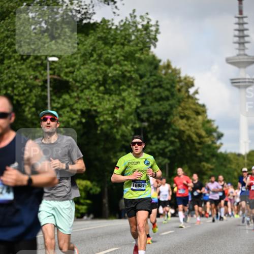 29.06.2025 - hella hamburg halbmarathon Dr. Thomas Lammeyer http://msf.ph/oto/8230268 29.06.2025 09:50:15 Kennedybrücke 1053, 1396, 1407, 1411, 1577, 1889, 1959, 2243, 2836, 5048, 5152, 5193, 5660, 7080, 7466, 7622, 7867, 8312, 8323, 10477, 10927, 11304, 11370 meine-sportfotos.de