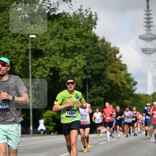 29.06.2025 - hella hamburg halbmarathon Dr. Thomas Lammeyer http://msf.ph/oto/8230322 29.06.2025 09:50:16 Kennedybrücke 1053, 1396, 1407, 1411, 1577, 1889, 1959, 2243, 2836, 3935, 5048, 5152, 5193, 5660, 7080, 7466, 7622, 7867, 8312, 8323, 10477, 10927, 11304, 11370 meine-sportfotos.de